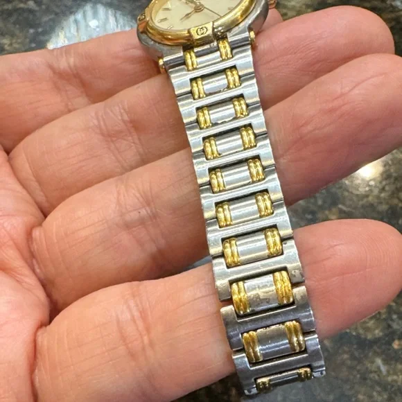 Authentic Gucci Two-Tone Gold and Silver Watch display picture 3